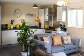 Cozy Bedroom House next to Nature Reserve,AB22, WIFI, Free Parking, Netflix, Pet - Friendly